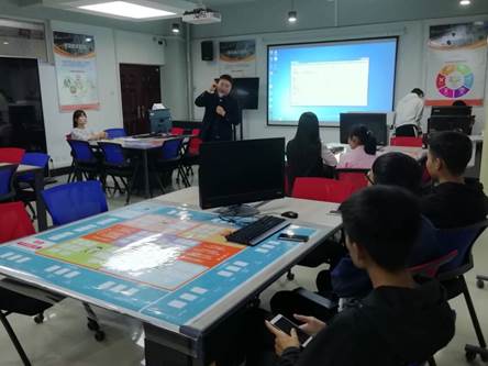 说明:G:\董岳磊资料\f\d盘\董\18-19第一学期\就业\就业创业活动\新闻稿\QQ图片20181105160734.jpg